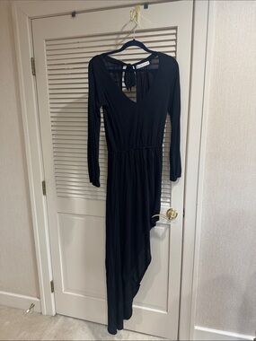 Women’s Black Long Sleeve V-Neck open back asymmetrical Dress Small